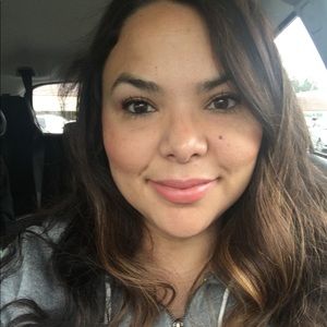 Meet your Posher, Claudia
